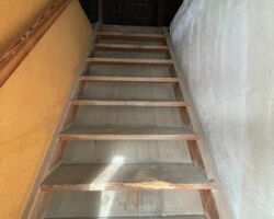 Treppe zum Speicher